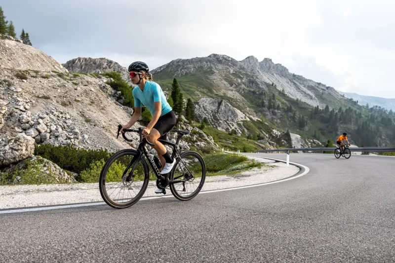 Pinarello 2024 X5 Disc 105 Di2 Road Bike in Xolo Black -4