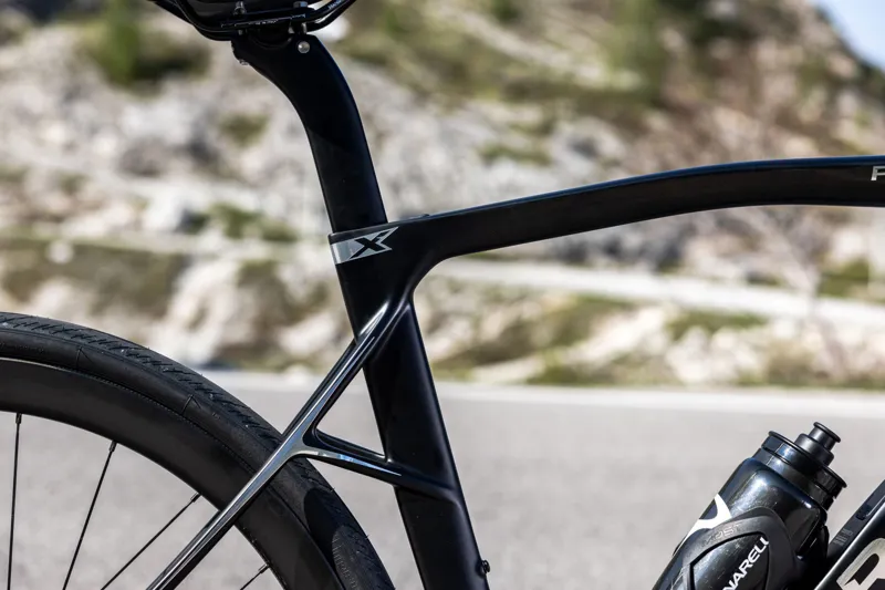 Pinarello 2024 X5 Disc 105 Di2 Road Bike in Xolo Black -7