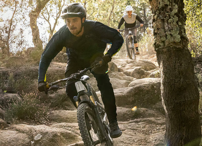 Focus Jam2 6.9 E-MTB Electric Mountain Bike in Blue/Grey-1