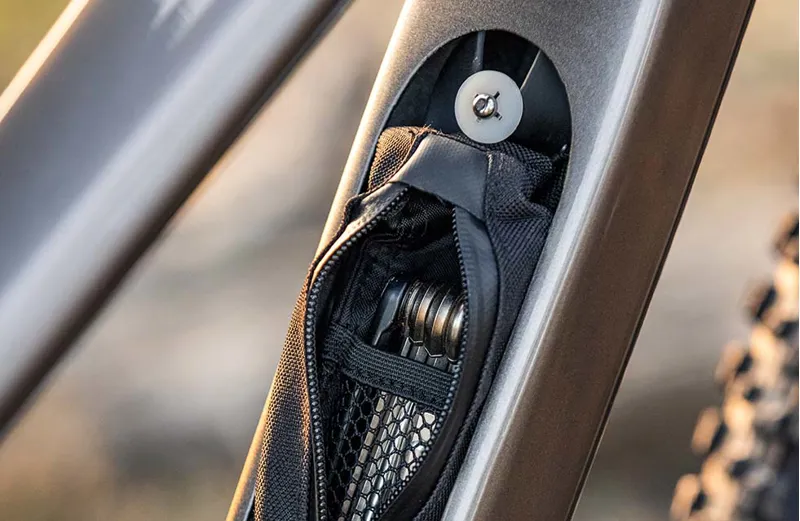 Focus Raven 8.9 Hardtail Mountain Bike MTB in Silver-7