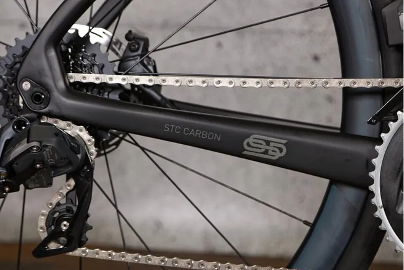 Orro Venturi STC Tailor-Made Ultegra Di2 Carbon Road Bike in Black/Gold - Medium-3