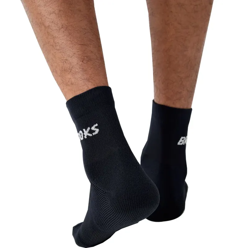 Brooks Run In Quarter Running Socks in 3 Pack Black-1