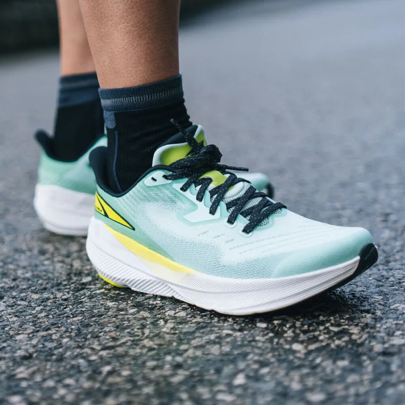 Altra  Women's Experience Form Running Shoes in Mint-6