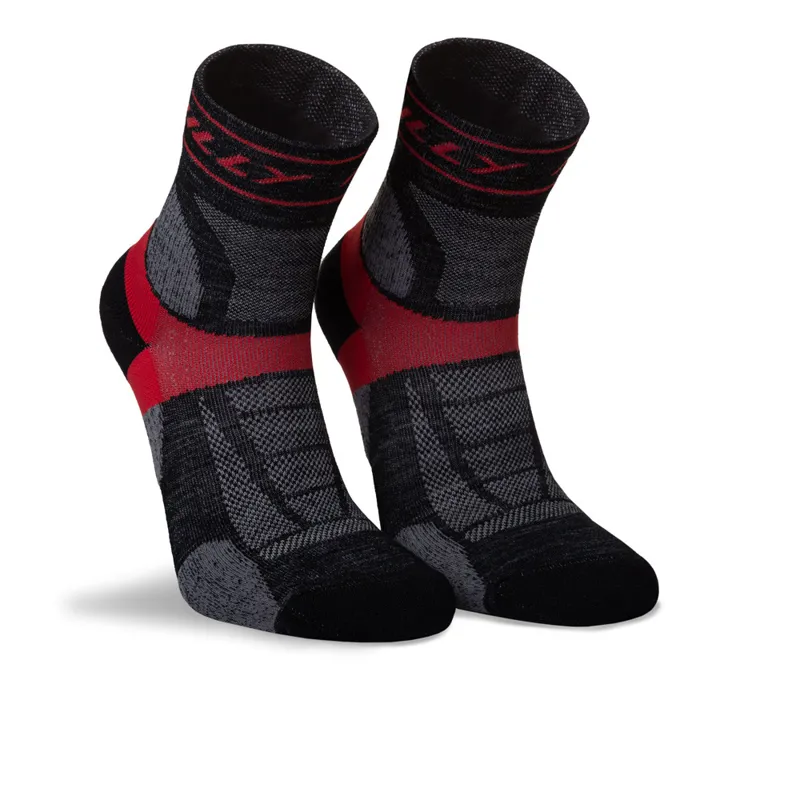 Hilly Trail Anklet Socks For Runners in Black/Red-2