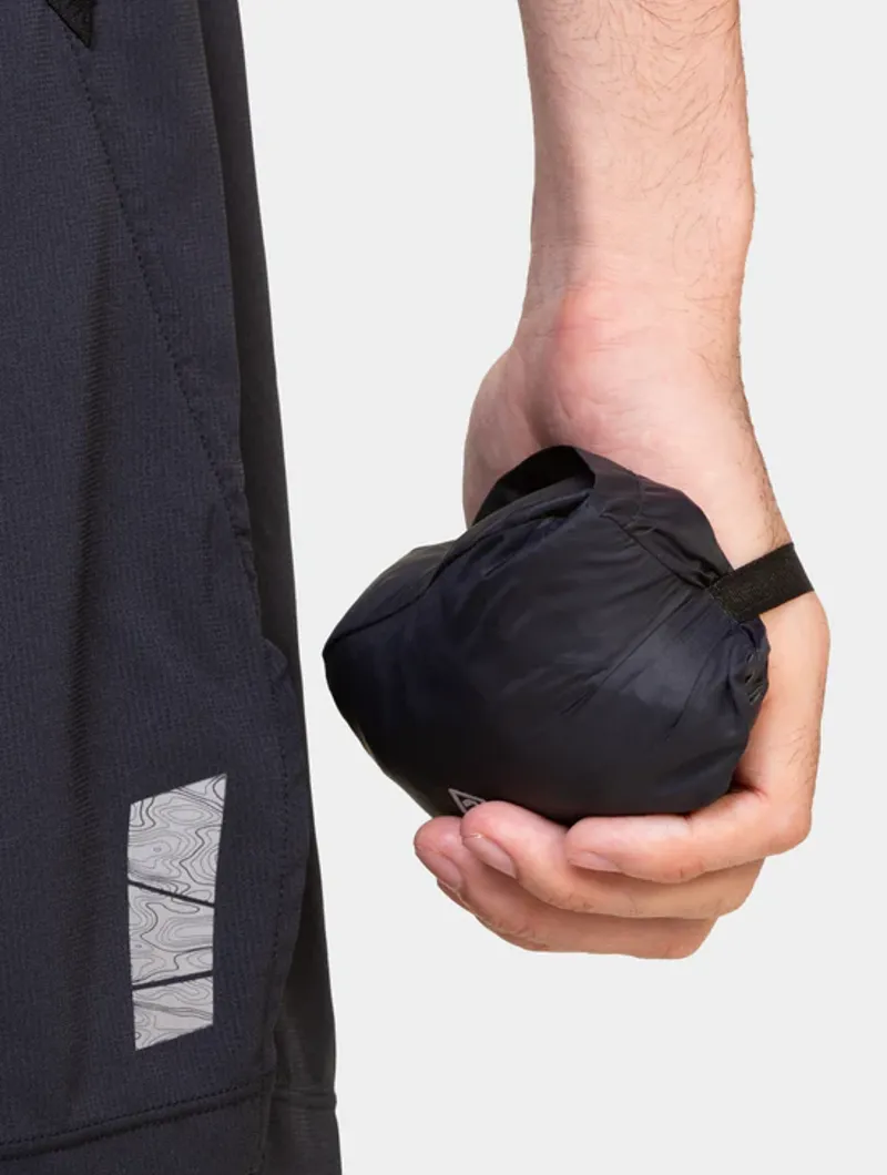 RonHill Men's Tech All-Terrain Running Jacket in All Black-3