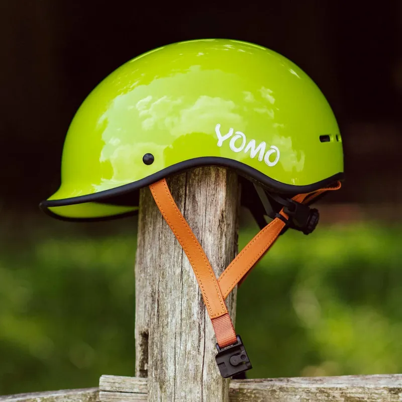 Yomo Kids Cycling Helmet in Glossy Green