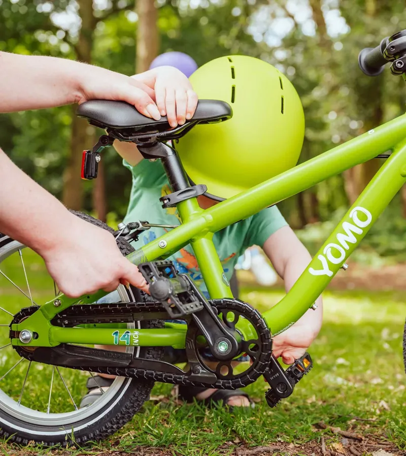Yomo Kids Cycling Helmet in Matt Green-1