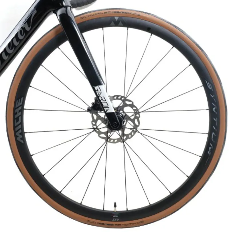 Wilier Garda 105 Di2 Road Bike in Black/Grey Black-2